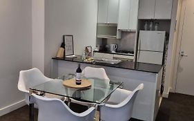Collins Central 2-Bd Apartment With Pre-Reserve Parking